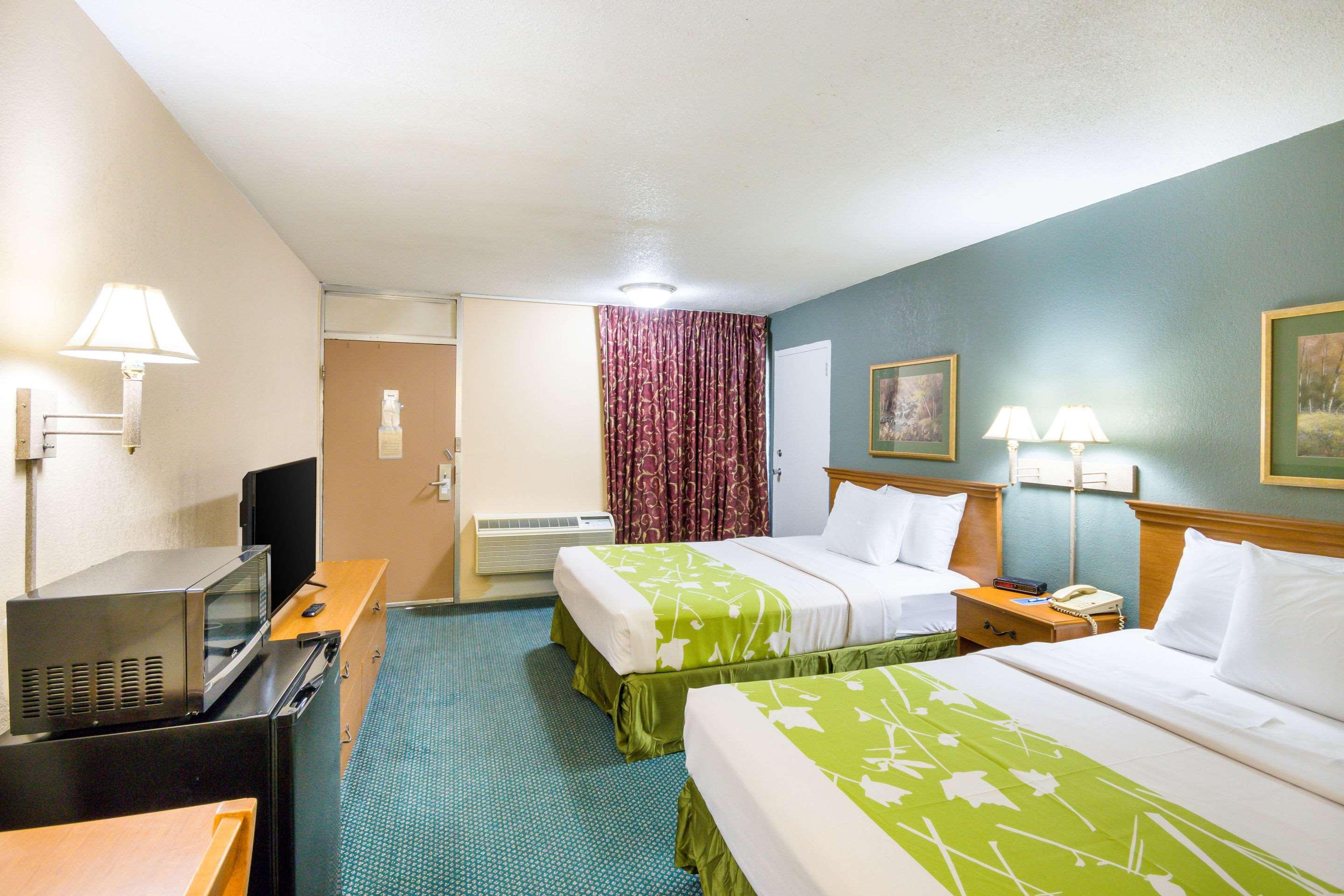 Rodeway Inn And Suites Портсмут Экстерьер фото