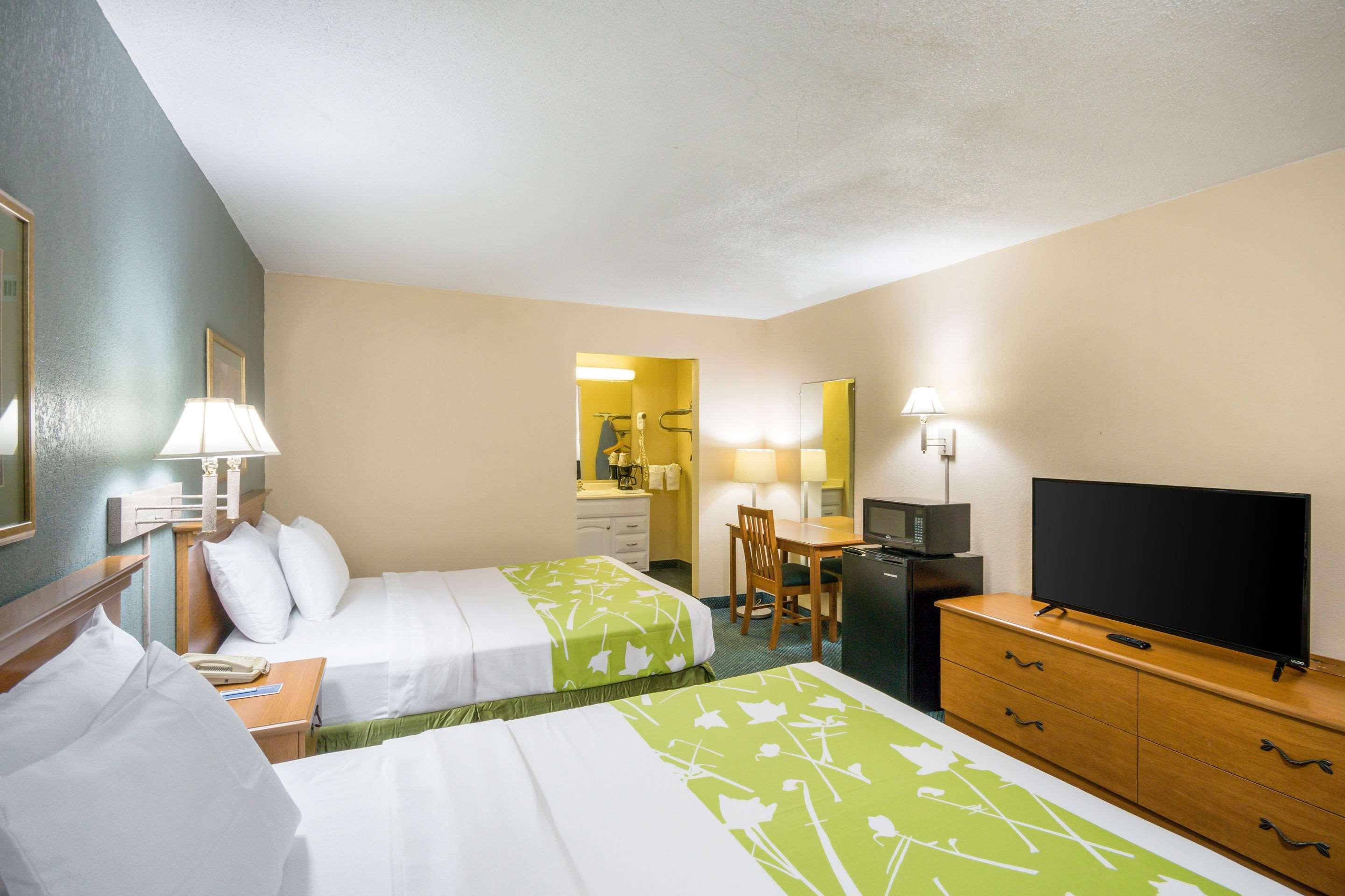 Rodeway Inn And Suites Портсмут Экстерьер фото