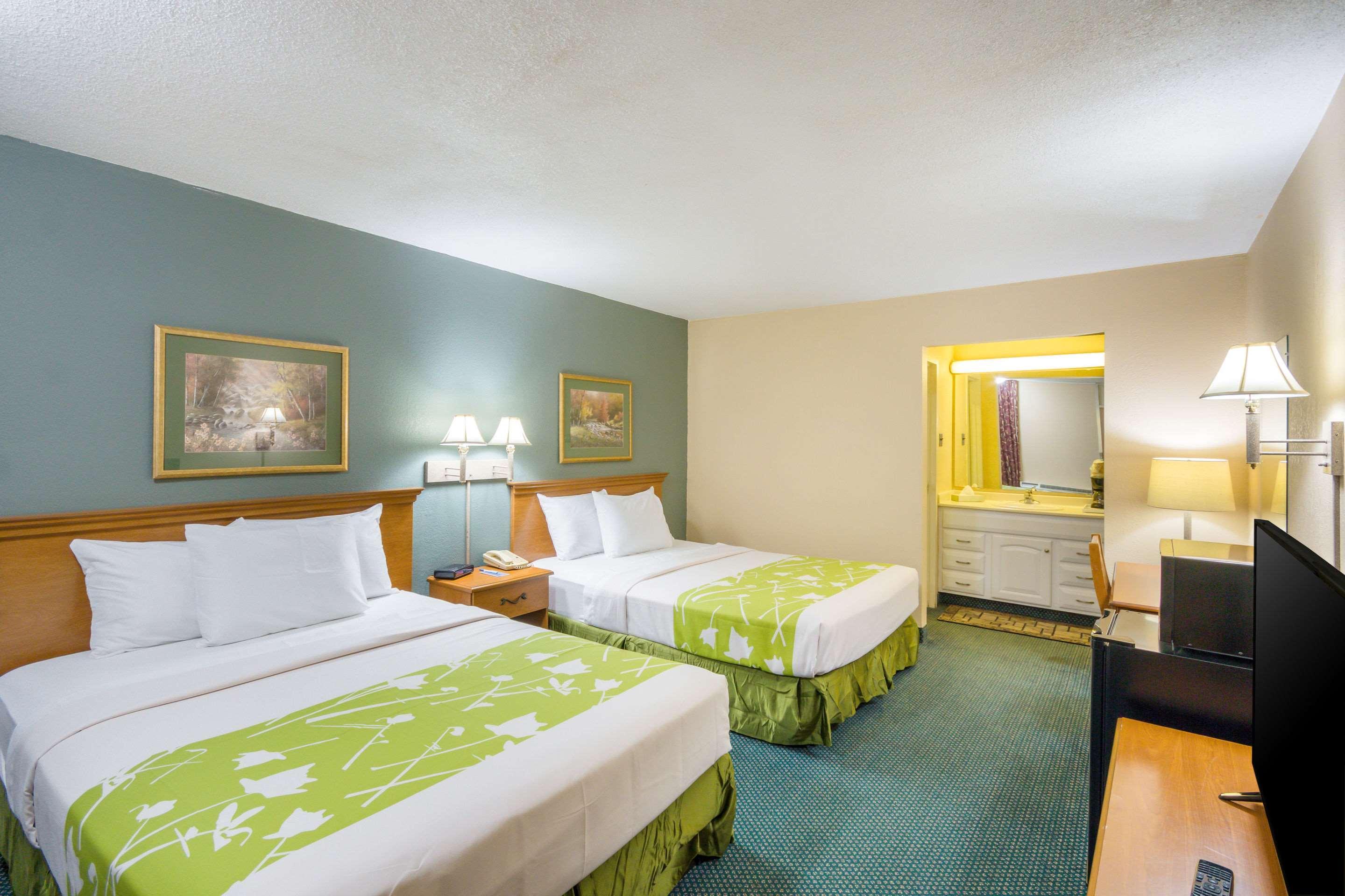 Rodeway Inn And Suites Портсмут Экстерьер фото