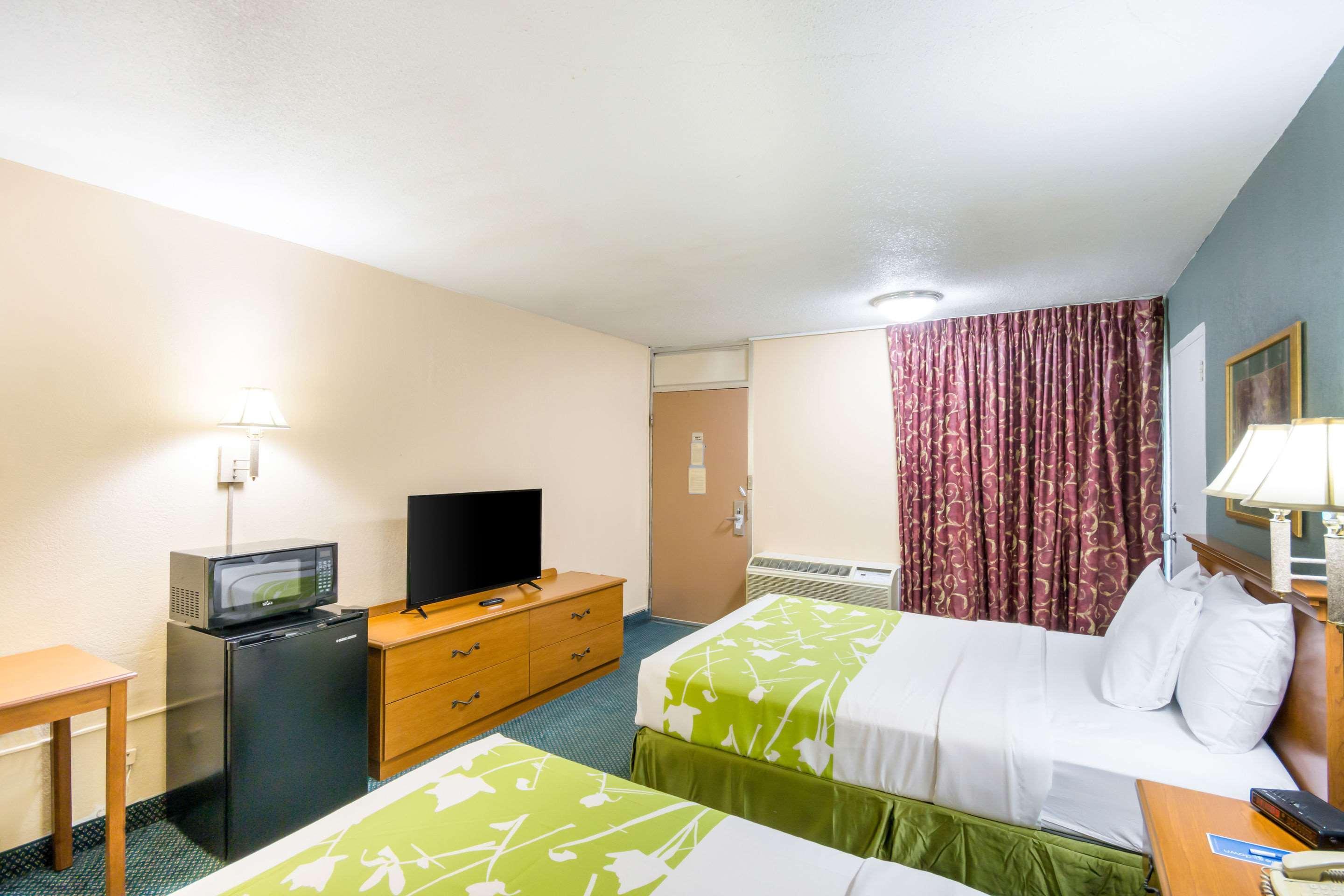 Rodeway Inn And Suites Портсмут Экстерьер фото