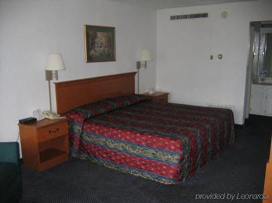 Rodeway Inn And Suites Портсмут Номер фото