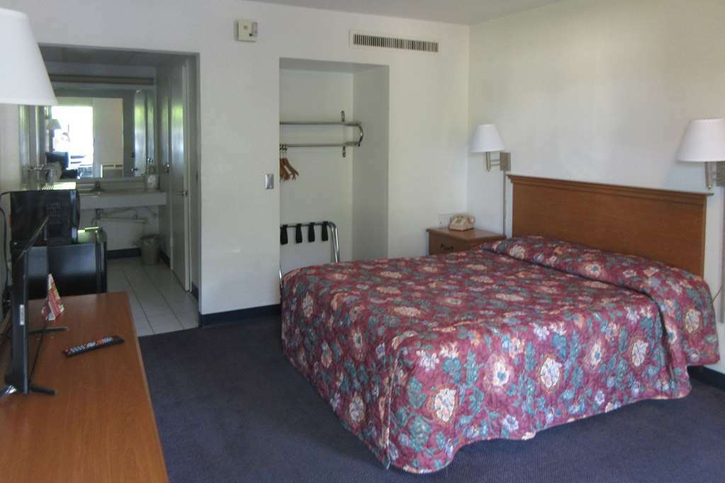 Rodeway Inn And Suites Портсмут Номер фото